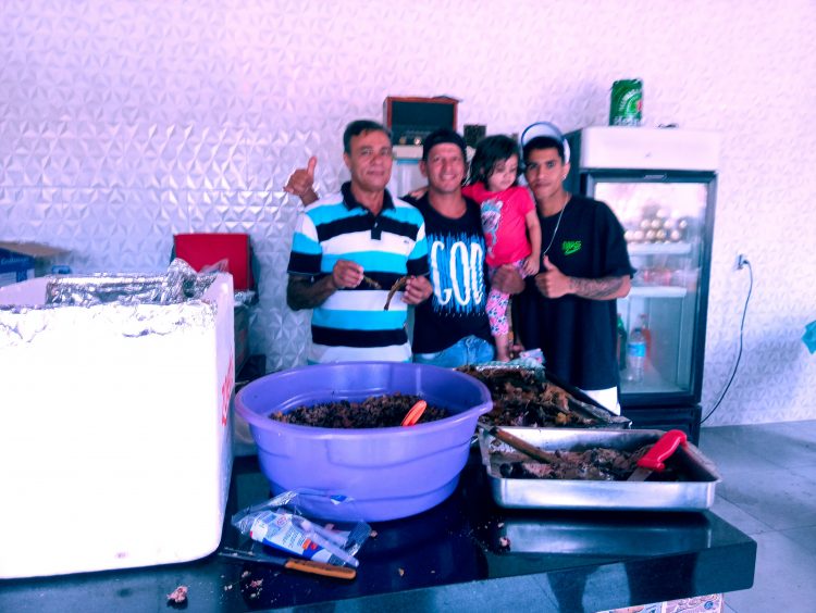 Parabéns! Ademir Cunhado comemora 60 anos com amigos e familiares na Estância Capixaba em São João do Manteninha, MG