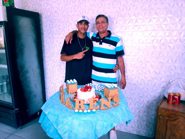 Parabéns! Ademir Cunhado comemora 60 anos com amigos e familiares na Estância Capixaba em São João do Manteninha, MG