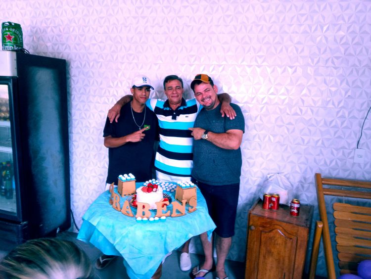 Parabéns! Ademir Cunhado comemora 60 anos com amigos e familiares na Estância Capixaba em São João do Manteninha, MG