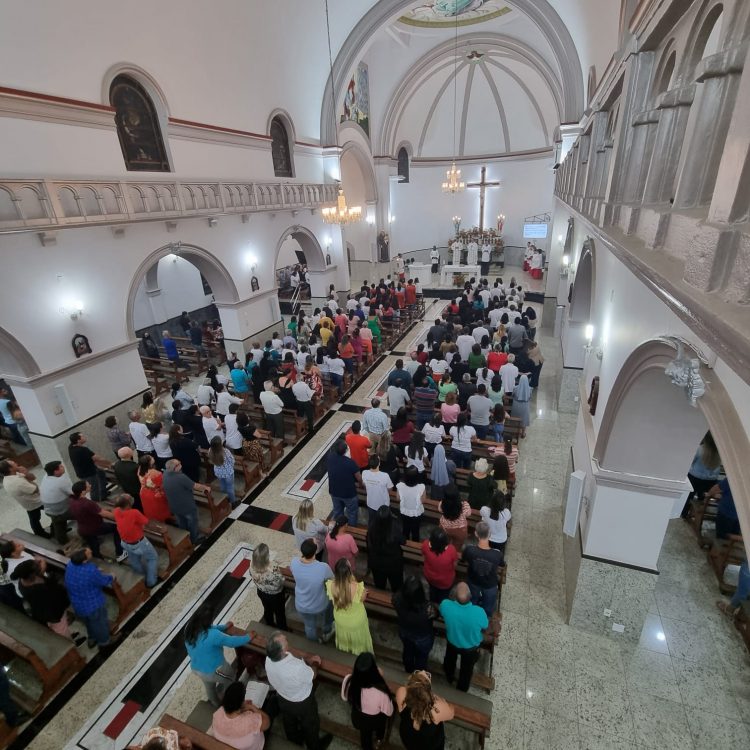 Exclusivo: Veja como foi a  visita pastoral do Bispo  Dom Messias à Paróquia Santo Antônio em Mantena