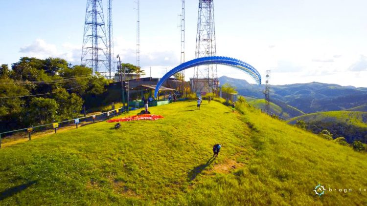Turismo: Prefeito João Rufino atende  esporte radical do voo livre e constrói um deck  na  torre da  Rampa Corujinha em Mantena 