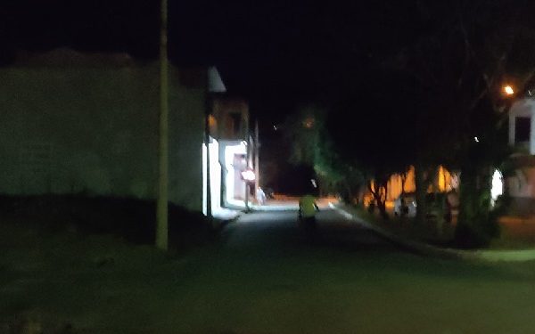 Há mais de um  ano: Prefeito João Rufino não atende  Indicação e  Rua  José Fioravante Vasconcelos no bairro Santos Prates I   continua  escura em Mantena 