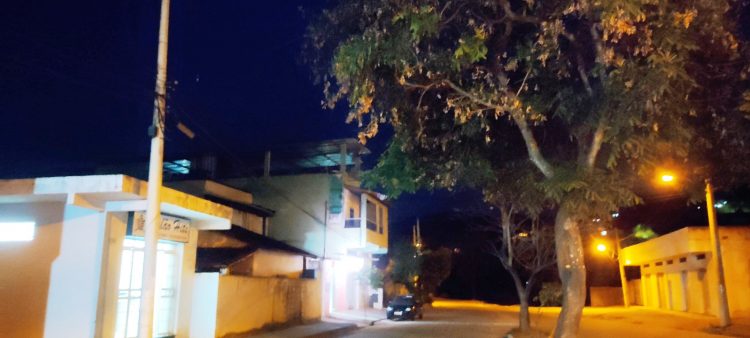 Há mais de um  ano: Prefeito João Rufino não atende  Indicação e  Rua  José Fioravante Vasconcelos no bairro Santos Prates I   continua  escura em Mantena 