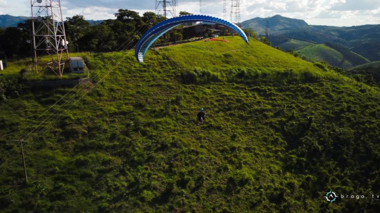 Turismo: Prefeito João Rufino atende  esporte radical do voo livre e constrói um deck  na  torre da  Rampa Corujinha em Mantena 