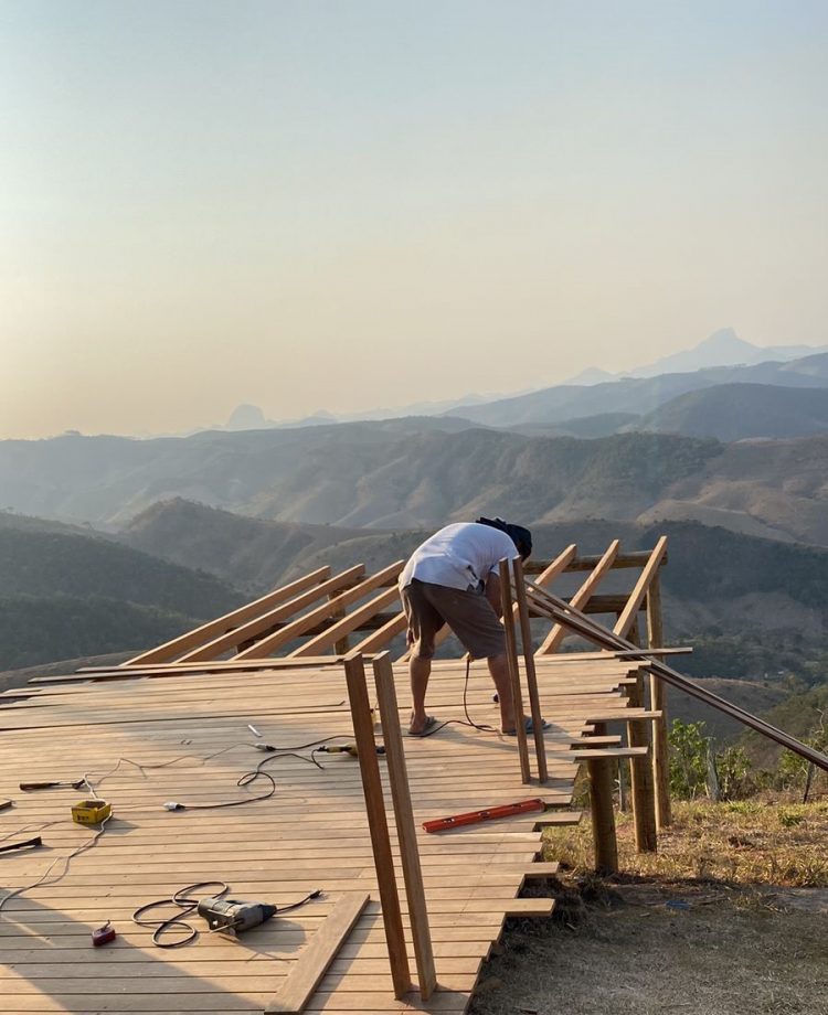 Turismo: Prefeito João Rufino atende  esporte radical do voo livre e constrói um deck  na  torre da  Rampa Corujinha em Mantena 