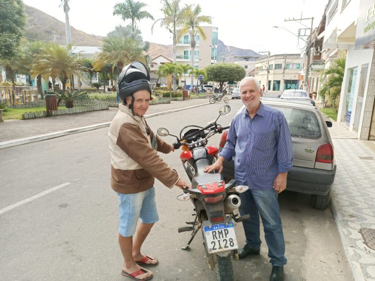 Candidato a Deputado Federal  Professor Wanderley  cumpre AGENDA em São João do Manteninha, Leste de Minas  