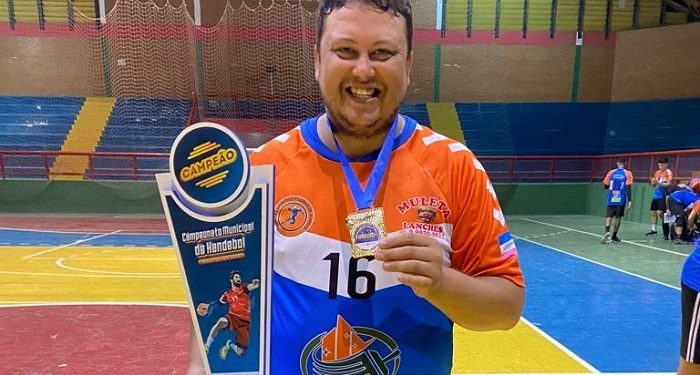 Destaque como técnico é campeão também jogando handebol em Nova Venécia, noroeste capixaba 
