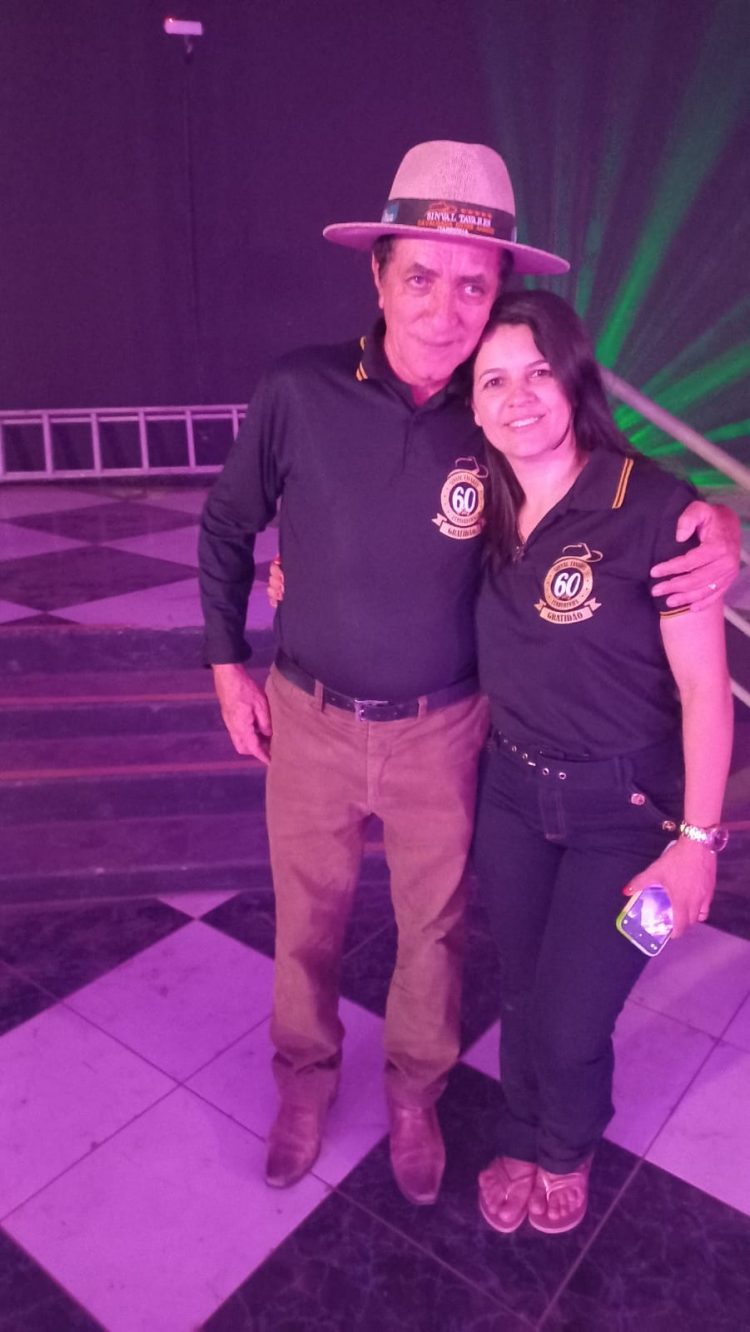 Show, cavalgada, jantar, desfile de carro de boi e  veículos antigos…Empresário faz aniversário e quem ganha a Festa  é o povo de Itabirinha, veja como foi …