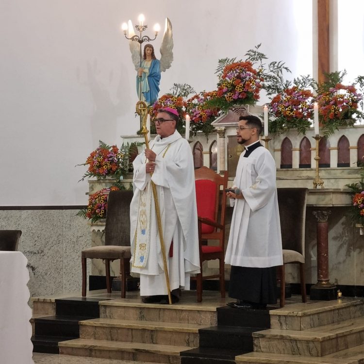 Exclusivo: Veja como foi a  visita pastoral do Bispo  Dom Messias à Paróquia Santo Antônio em Mantena