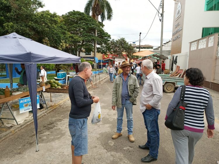 Em campanha Professor Wanderley visita a Feira Livre  de Mantena