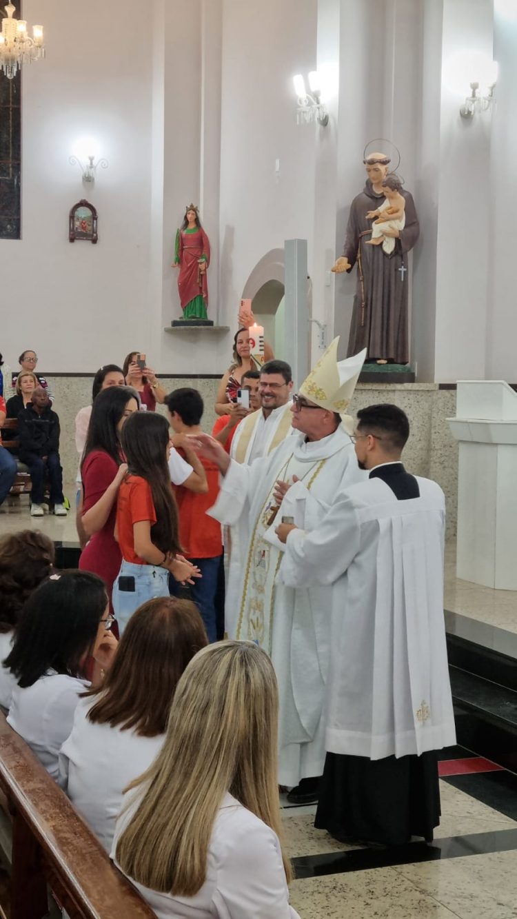 Exclusivo: Veja como foi a  visita pastoral do Bispo  Dom Messias à Paróquia Santo Antônio em Mantena