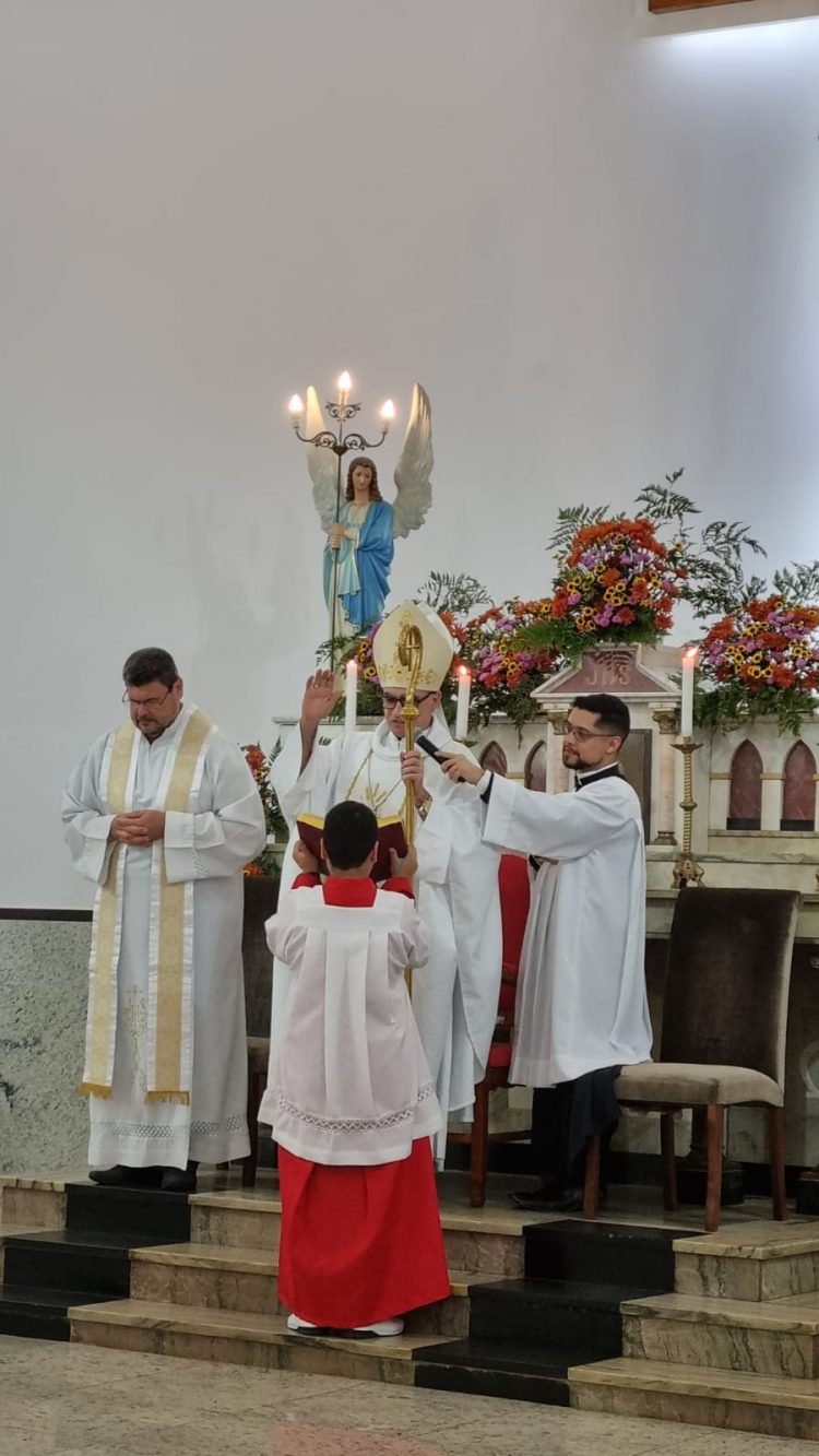 Exclusivo: Veja como foi a  visita pastoral do Bispo  Dom Messias à Paróquia Santo Antônio em Mantena