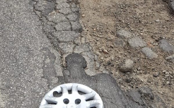 Imagem Do Dia: Buraco no asfalto na BR 381 próximo a Lagoas Bar  na entrada/saída de Mantena, vão esperar acidente com vítima fatal  para resolver?