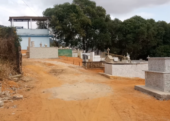 O povo quer saber? O que acontece  que  há mais de oito anos  o muro do cemitério de Vila Nova não  é construído em Mantena?