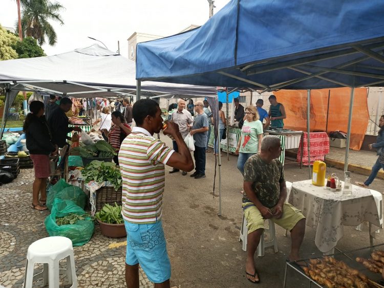 Em campanha Professor Wanderley visita a Feira Livre  de Mantena