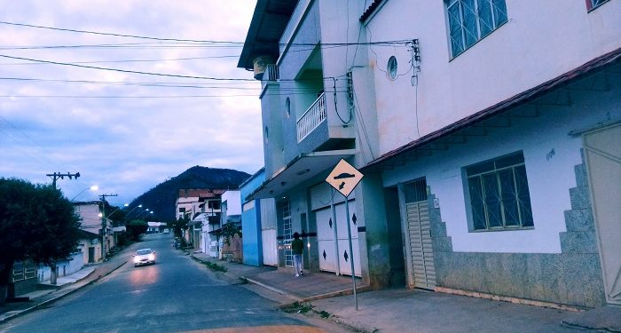 PM prende  uma pessoa com maconha  e mais um casal por tráfico de drogas no centro de Mantena  