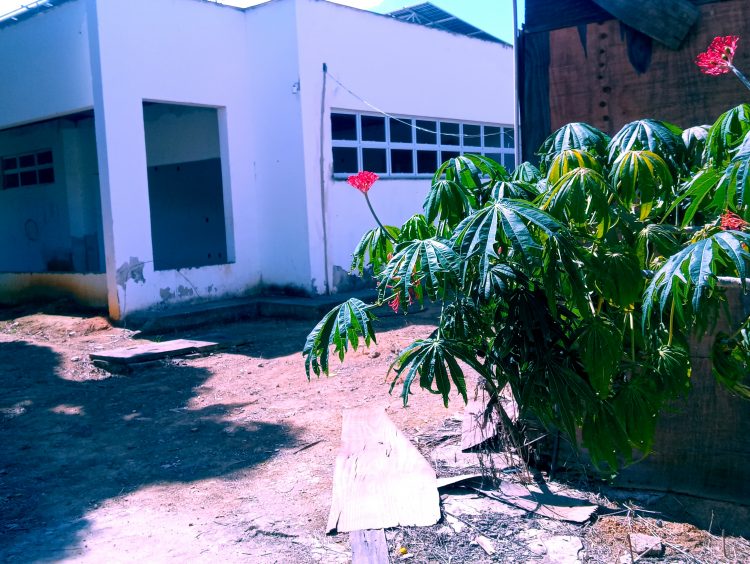 Aperte 40 e depois confirme: 250 crianças esperam há 6 anos pelo término das obras da Creche, promessa de campanha em Mantena, veja o vídeo 