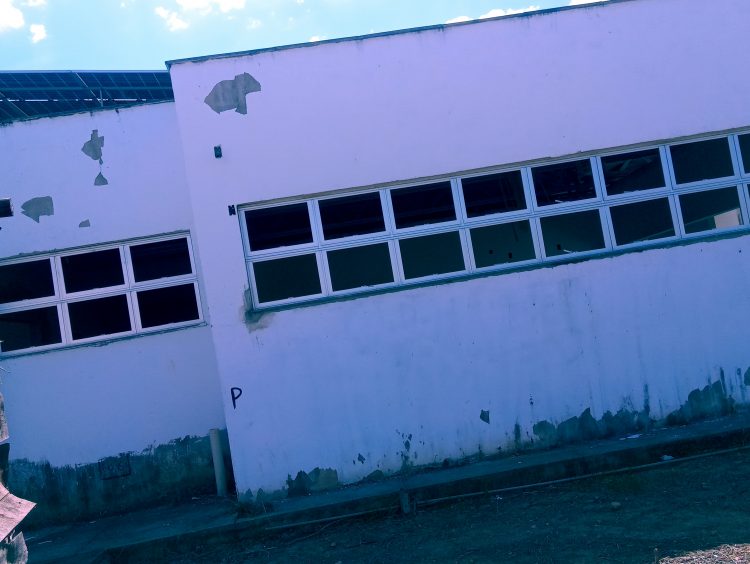 Aperte 40 e depois confirme: 250 crianças esperam há 6 anos pelo término das obras da Creche, promessa de campanha em Mantena, veja o vídeo 