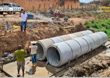 Mais um  “Super Manilhamento” construído… É  Itabirinha cuidando das estradas rurais como nunca aconteceu na história