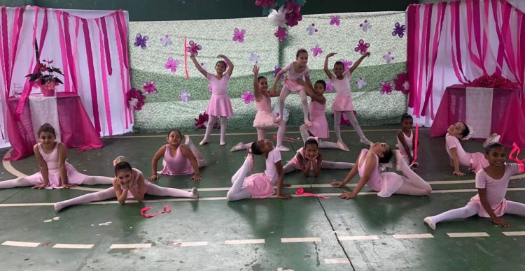 Secretaria de Saúde  e Escola Estadual Dioguina Augusta Santana promovem  palestra “Outubro Rosa” em Nova Belém  