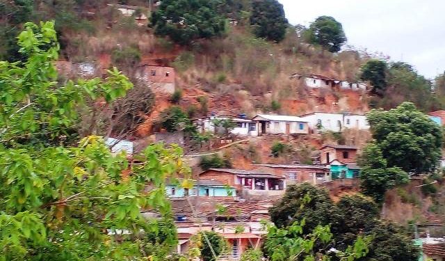 Polícia Militar prende jovem comercializando maconha no bairro Pires de Albuquerque em Mantena 
