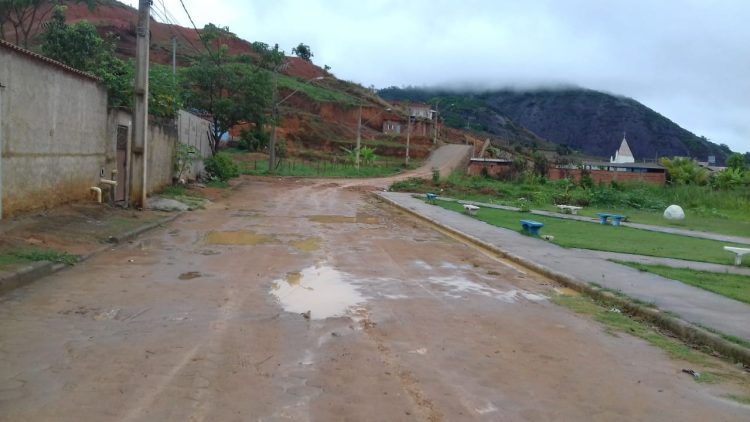 Misericórdia Prefeito! Misto de  lamaçal, pasto, lagoa, mato, atoleiro,  terreirão  e vergonha  são definições para o  bairro Morada Nova em Mantena, veja as fotos