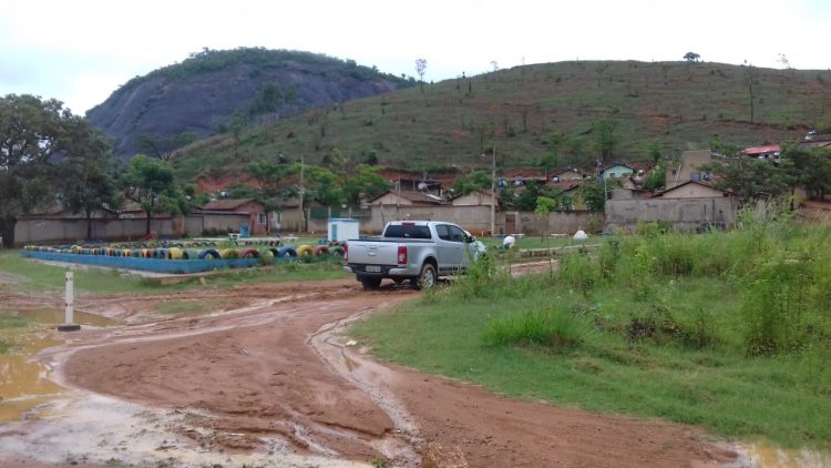 Misericórdia Prefeito! Misto de  lamaçal, pasto, lagoa, mato, atoleiro,  terreirão  e vergonha  são definições para o  bairro Morada Nova em Mantena, veja as fotos