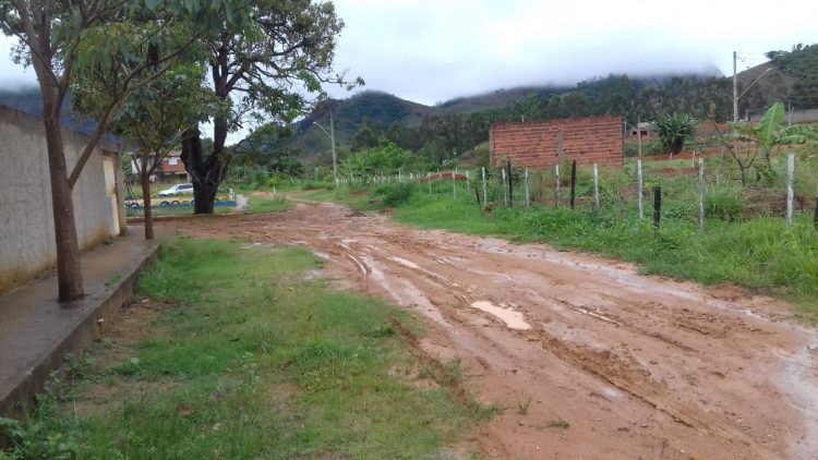 Misericórdia Prefeito! Misto de  lamaçal, pasto, lagoa, mato, atoleiro,  terreirão  e vergonha  são definições para o  bairro Morada Nova em Mantena, veja as fotos