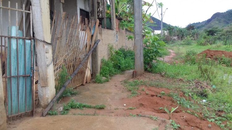Misericórdia Prefeito! Misto de  lamaçal, pasto, lagoa, mato, atoleiro,  terreirão  e vergonha  são definições para o  bairro Morada Nova em Mantena, veja as fotos