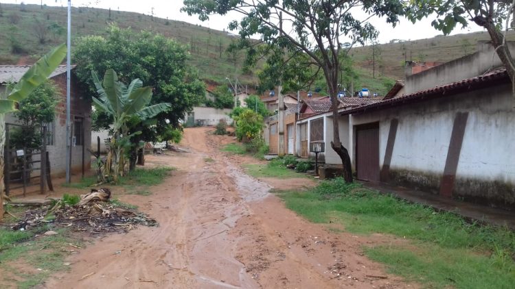 Misericórdia Prefeito! Misto de  lamaçal, pasto, lagoa, mato, atoleiro,  terreirão  e vergonha  são definições para o  bairro Morada Nova em Mantena, veja as fotos