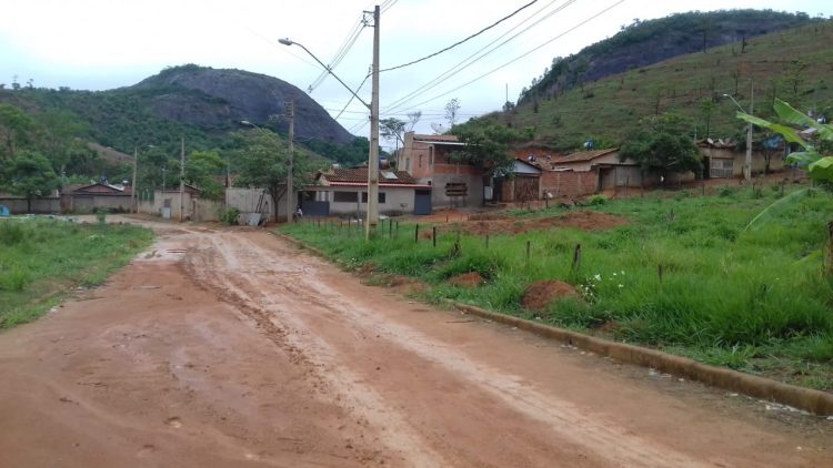Misericórdia Prefeito! Misto de  lamaçal, pasto, lagoa, mato, atoleiro,  terreirão  e vergonha  são definições para o  bairro Morada Nova em Mantena, veja as fotos