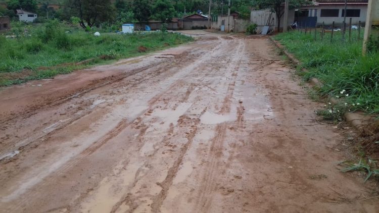 Misericórdia Prefeito! Misto de  lamaçal, pasto, lagoa, mato, atoleiro,  terreirão  e vergonha  são definições para o  bairro Morada Nova em Mantena, veja as fotos