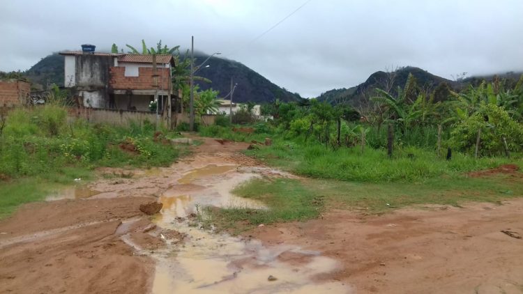 Misericórdia Prefeito! Misto de  lamaçal, pasto, lagoa, mato, atoleiro,  terreirão  e vergonha  são definições para o  bairro Morada Nova em Mantena, veja as fotos