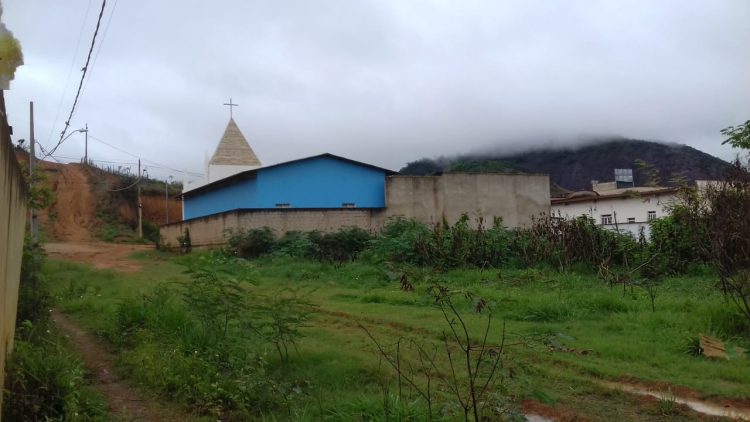 Misericórdia Prefeito! Misto de  lamaçal, pasto, lagoa, mato, atoleiro,  terreirão  e vergonha  são definições para o  bairro Morada Nova em Mantena, veja as fotos