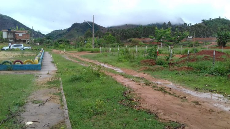 Misericórdia Prefeito! Misto de  lamaçal, pasto, lagoa, mato, atoleiro,  terreirão  e vergonha  são definições para o  bairro Morada Nova em Mantena, veja as fotos