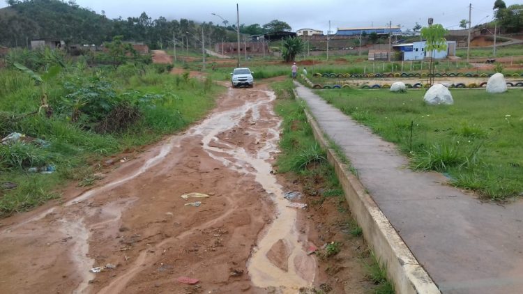 Misericórdia Prefeito! Misto de  lamaçal, pasto, lagoa, mato, atoleiro,  terreirão  e vergonha  são definições para o  bairro Morada Nova em Mantena, veja as fotos