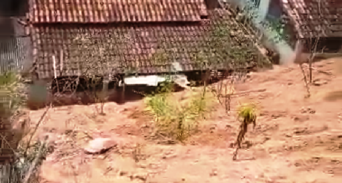 Desesperado com a aproximação das chuvas e a inércia da Prefeitura Municipal  morador do bairro Boa Esperança  faz apelo pelas Redes Sociais, veja vídeo