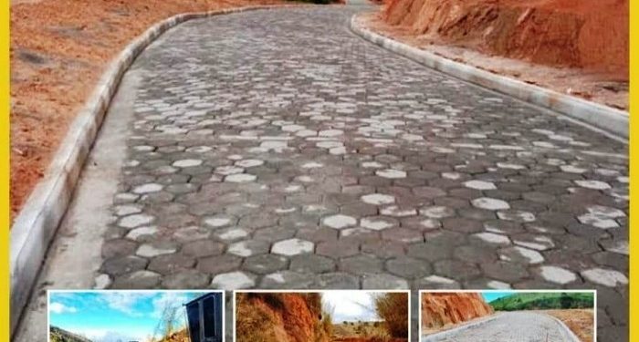 “Serra do Bambu”: Prefeitura de Itabirinha conclui mais um trecho de calçamento em ponto crítico na Zona Rural 