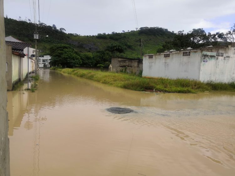 Exclusivo: Forte chuva  da última sexta-feira, (27), pode comprometer mudança do Fórum para o bairro Santos Prates I em Mantena 