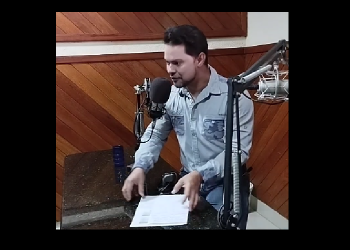 População que esperava renúncia do Secretário se frustra  com  entrevista repetitiva e sem soluções para os problemas da saúde de  Mantena 