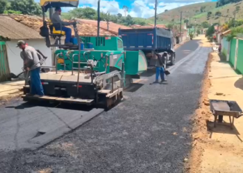 Ponte de concreto armado na estrada do  Córrego  Rico  e Nova pavimentação asfáltica nas ruas  de Boa União,  o trabalho e  o desenvolvimento são  pautas do dia a dia de  Itabirinha   