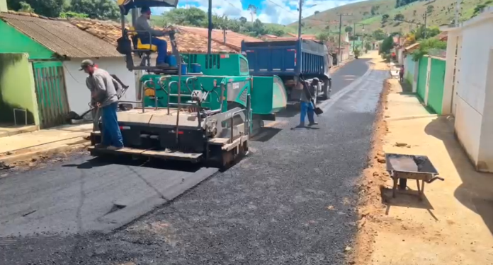 Ponte de concreto armado na estrada do  Córrego  Rico  e Nova pavimentação asfáltica nas ruas  de Boa União,  o trabalho e  o desenvolvimento são  pautas do dia a dia de  Itabirinha   