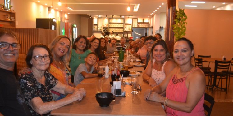 Que bênção! Dona  Maria Bromochenchis faz  80 anos comemorando com filhos, genros e netos em Festa na Pizzaria Galpão em Mantena 