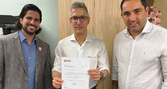 Governador Zema recebe  Prefeito Dr. Lucas e Deputado Zé Laviola em pauta o asfaltamento de São José do Divino/Itabirinha