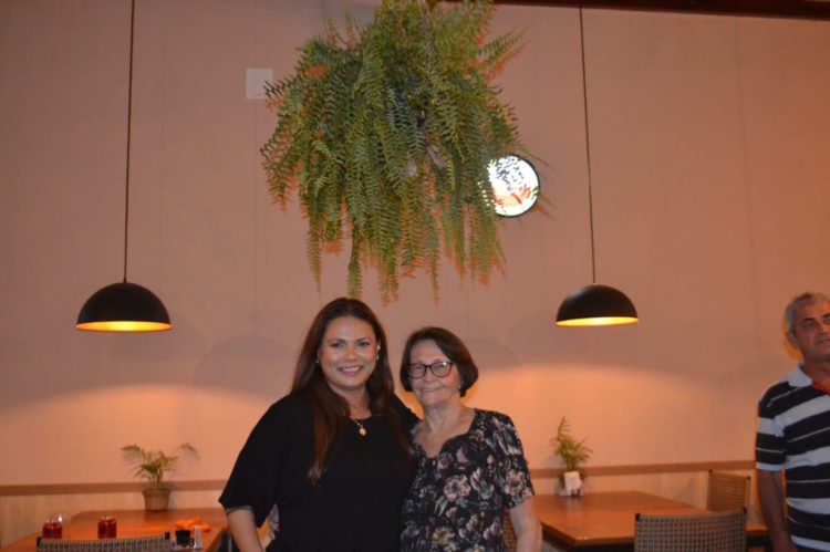 Que bênção! Dona  Maria Bromochenchis faz  80 anos comemorando com filhos, genros e netos em Festa na Pizzaria Galpão em Mantena 