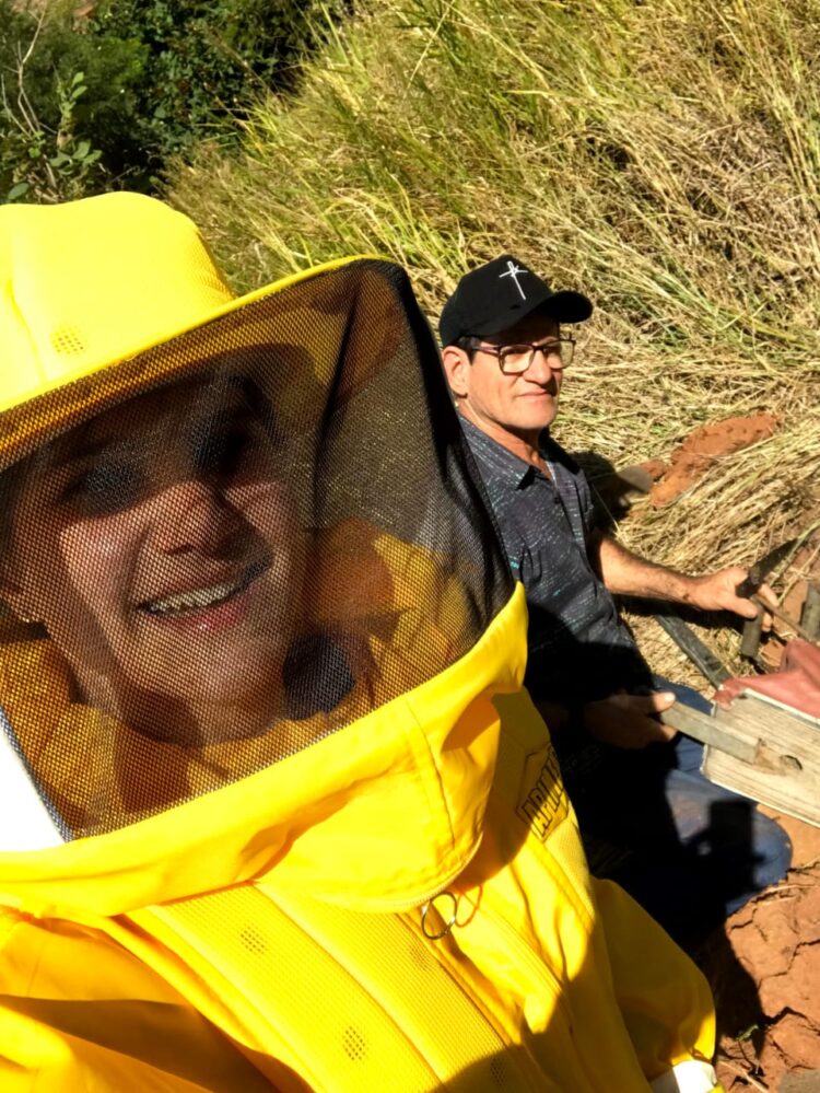 Sua Vida é Destaque: Conheça a história da apicultora mantenense  Paloma Nogueira e experimente do mais genuíno mel de toda região 