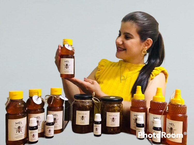 Sua Vida é Destaque: Conheça a história da apicultora mantenense  Paloma Nogueira e experimente do mais genuíno mel de toda região 