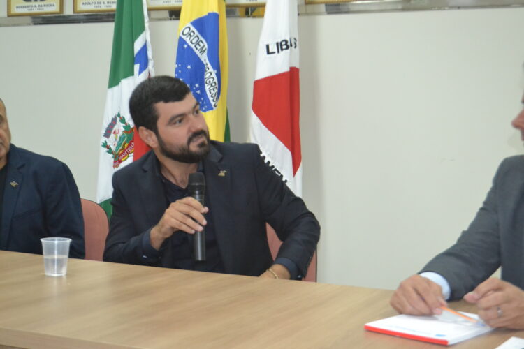 Presença do  Presidente  do CRECI-MG e a posse de  Delegado Municipal valoriza Corretores de Imóveis de Mantena 