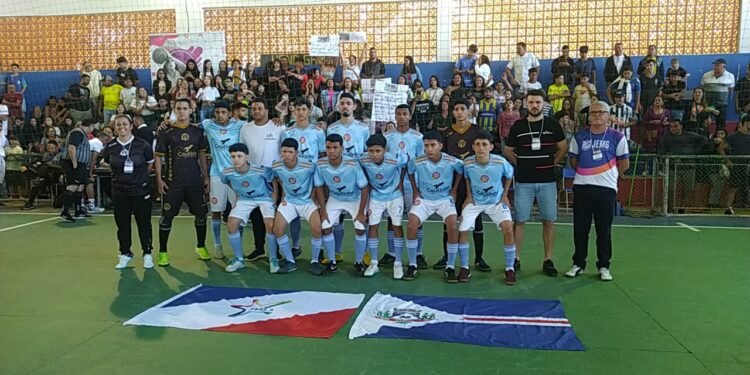 É Campeão! Itabirinha vence Divino das Laranjeiras no futsal módulo 2 pelo JEMG 2023 em Mantena; Prefeito Dr. Lucas Donadia presenteou alunos com 5 mil reais