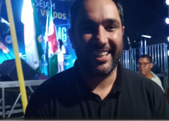  Prefeito de Itabirinha Dr. Lucas Donadia  fala da   importância do esporte  na  Abertura oficial dos Jogos Escolares de Minas Gerais (JEMG)  2023 em Mantena 